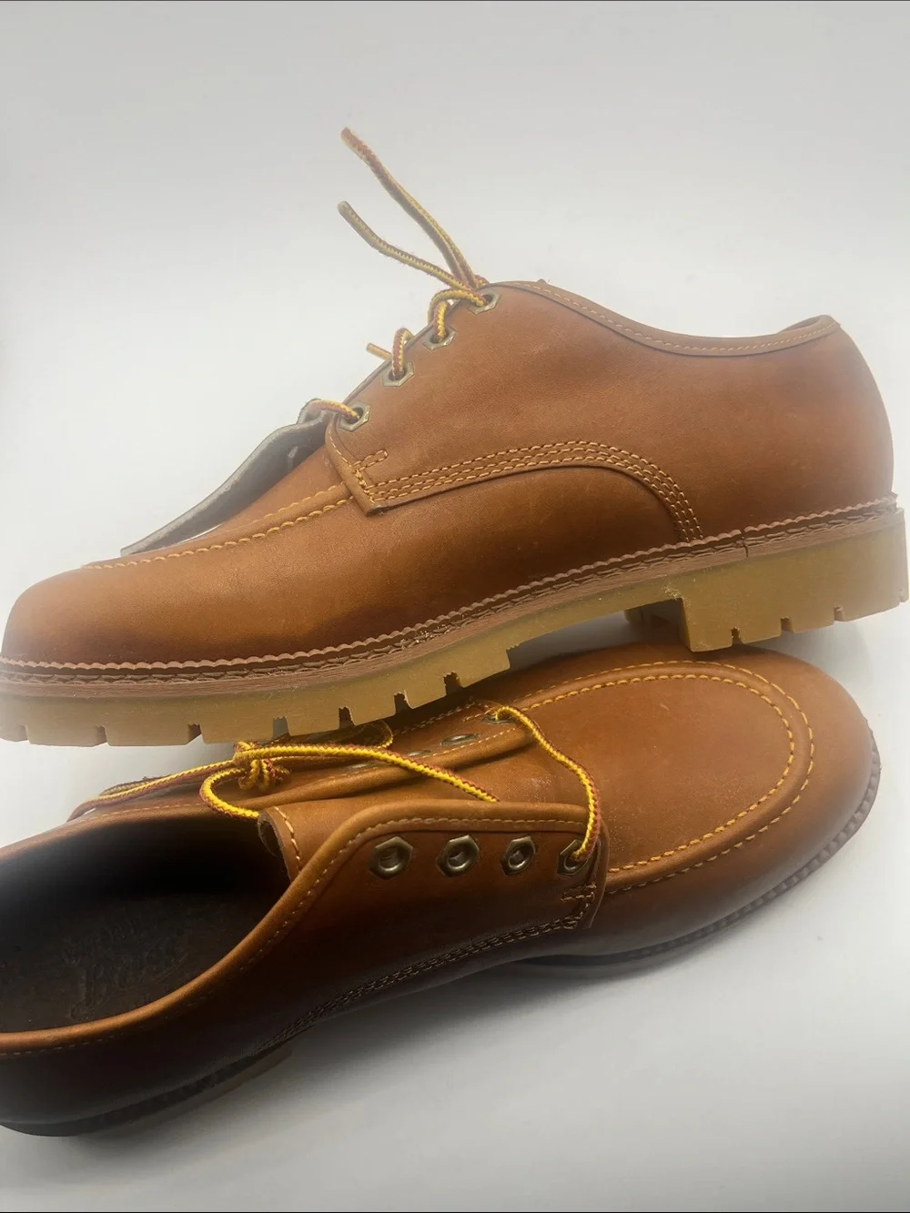 Bass Vintage Men’s Tan Leather Moc Toe  Shoes with Contrast Stitching